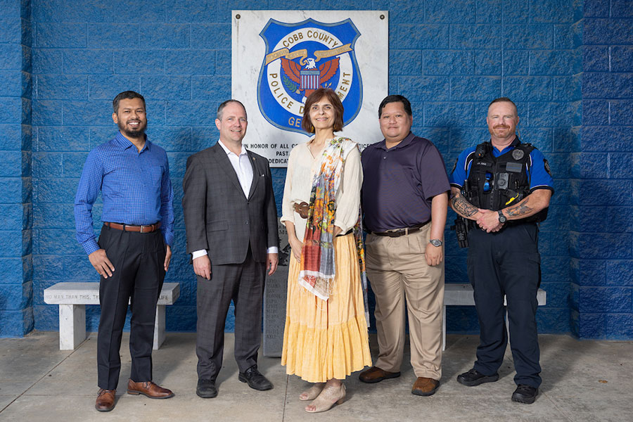 肉肉传媒 State and Cobb County partnership pioneers new mental health 911 response 